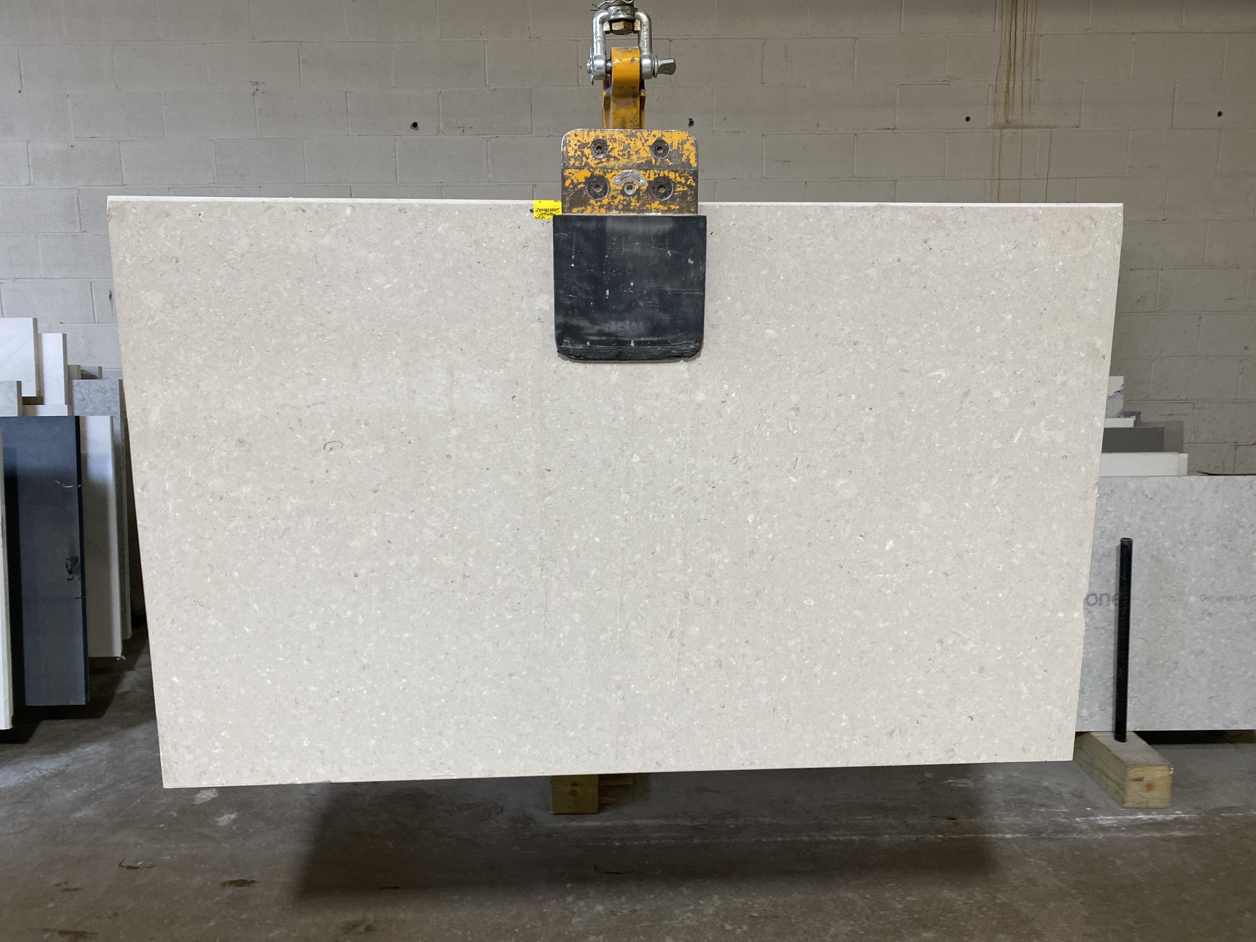 Clamshell polish ( Caesarstone Quartz)