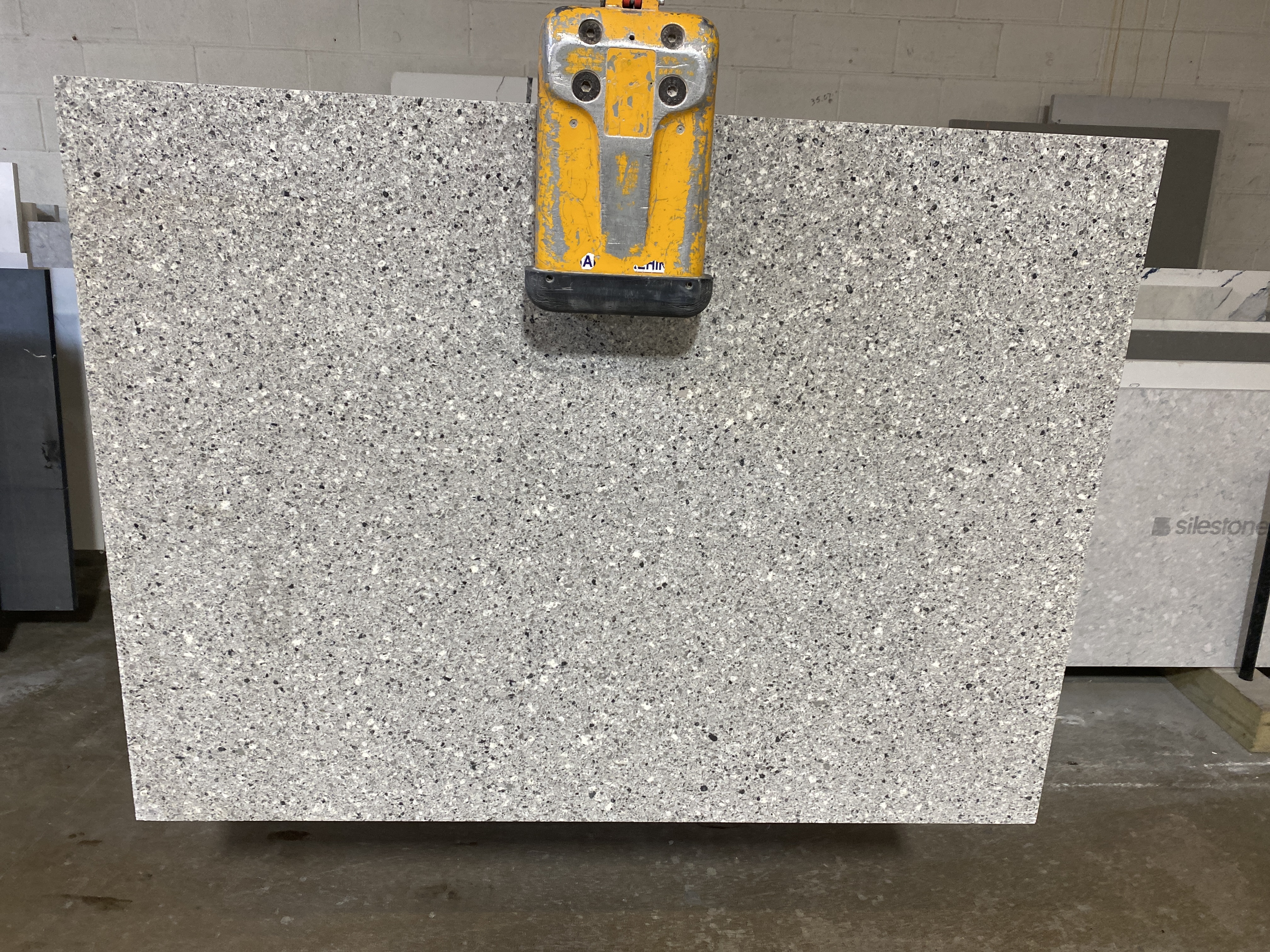 Pearl gray ( MSI Quartz)