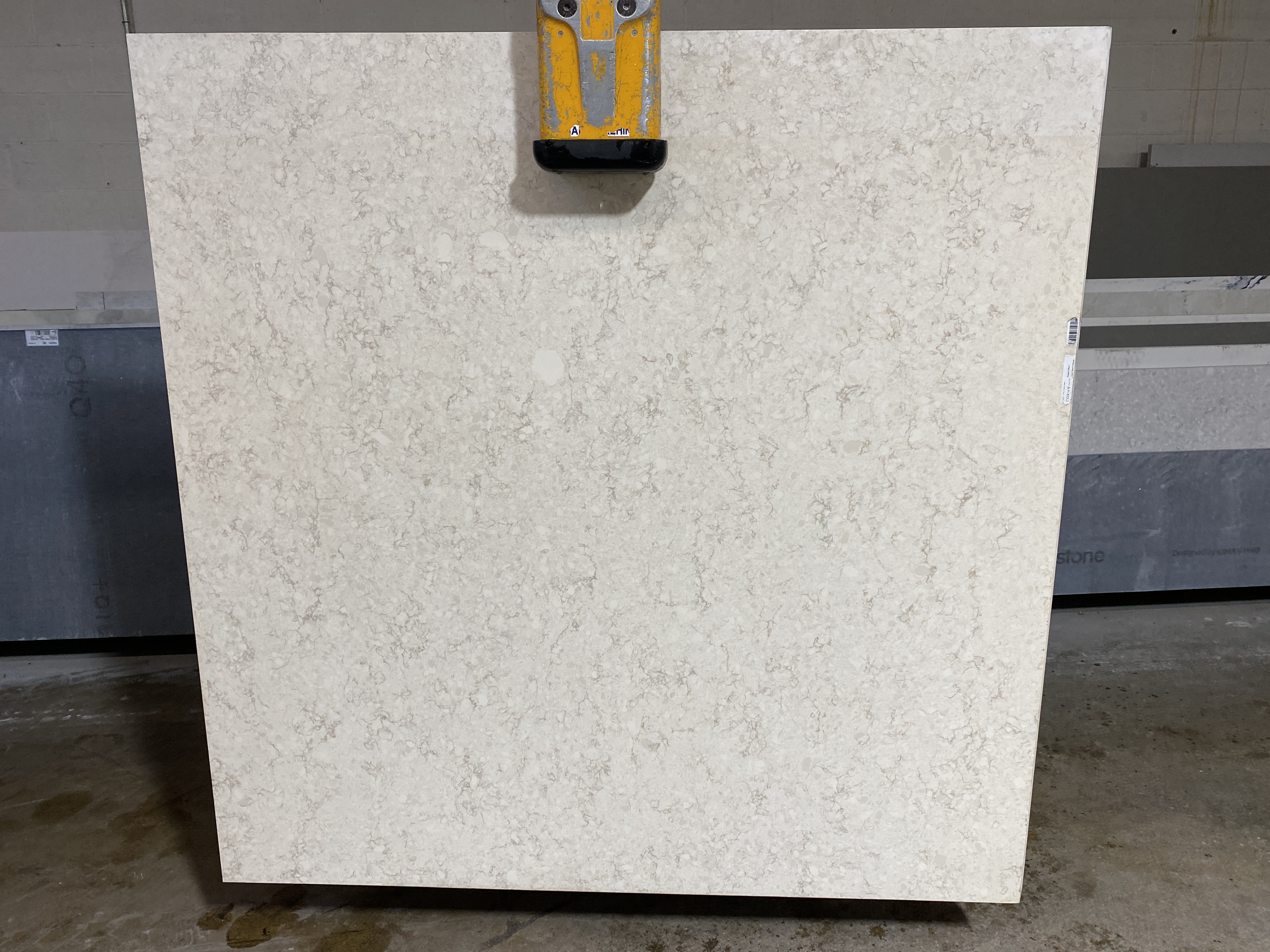 Venetian cream leather (Corian Quartz)