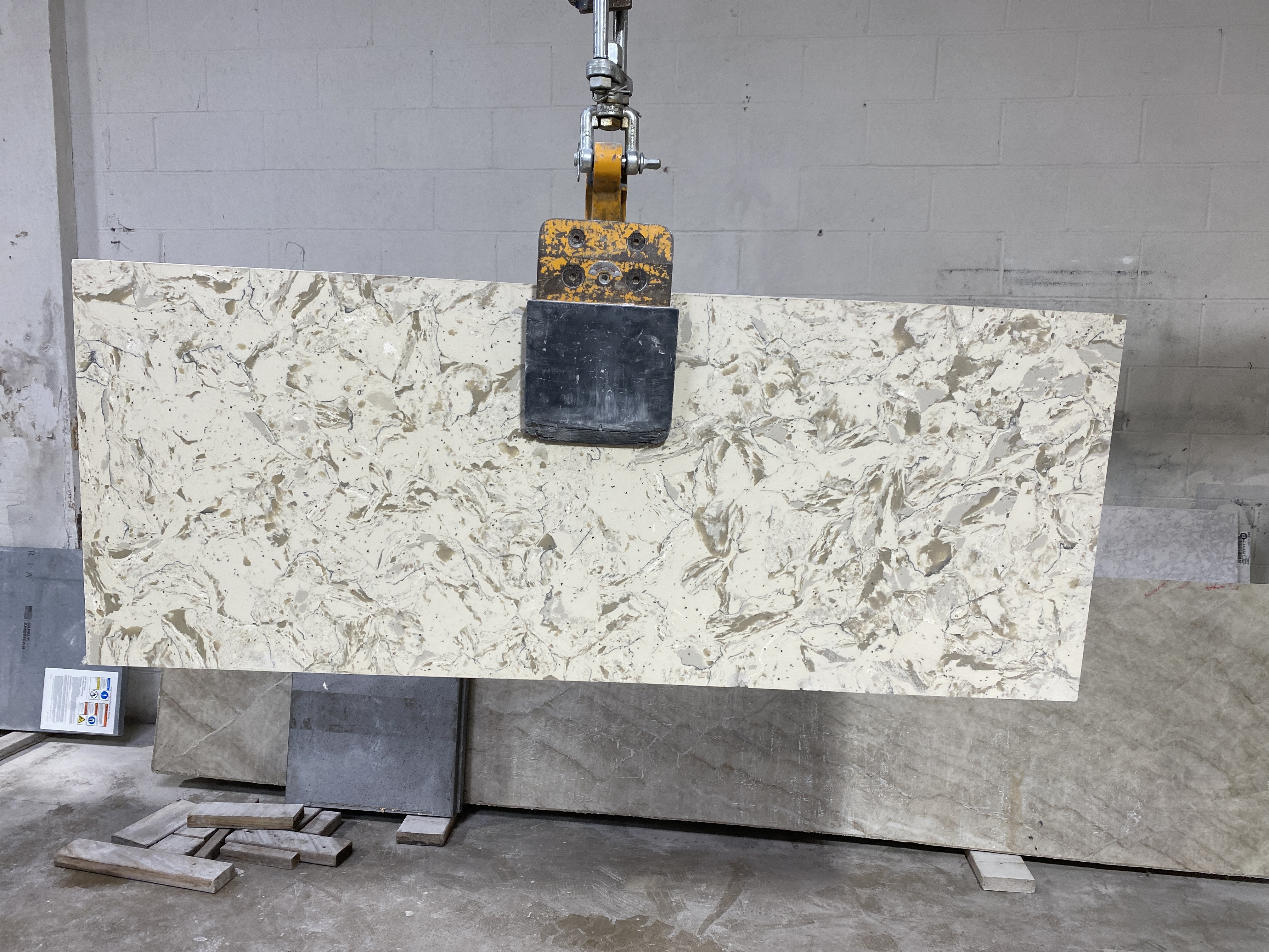 Romano White ( MSI Quartz)