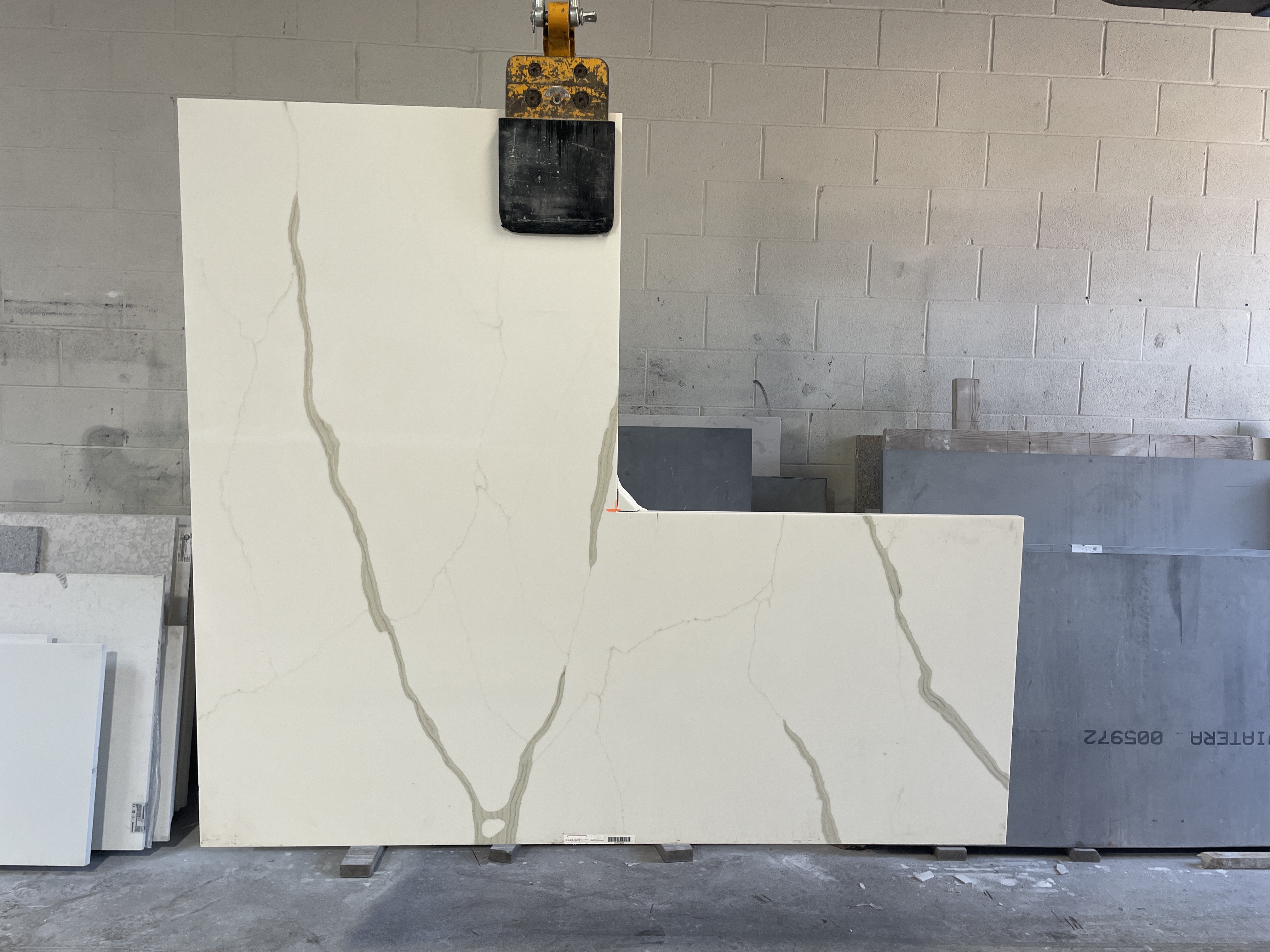 Calacatta natura ( Corian Quartz)