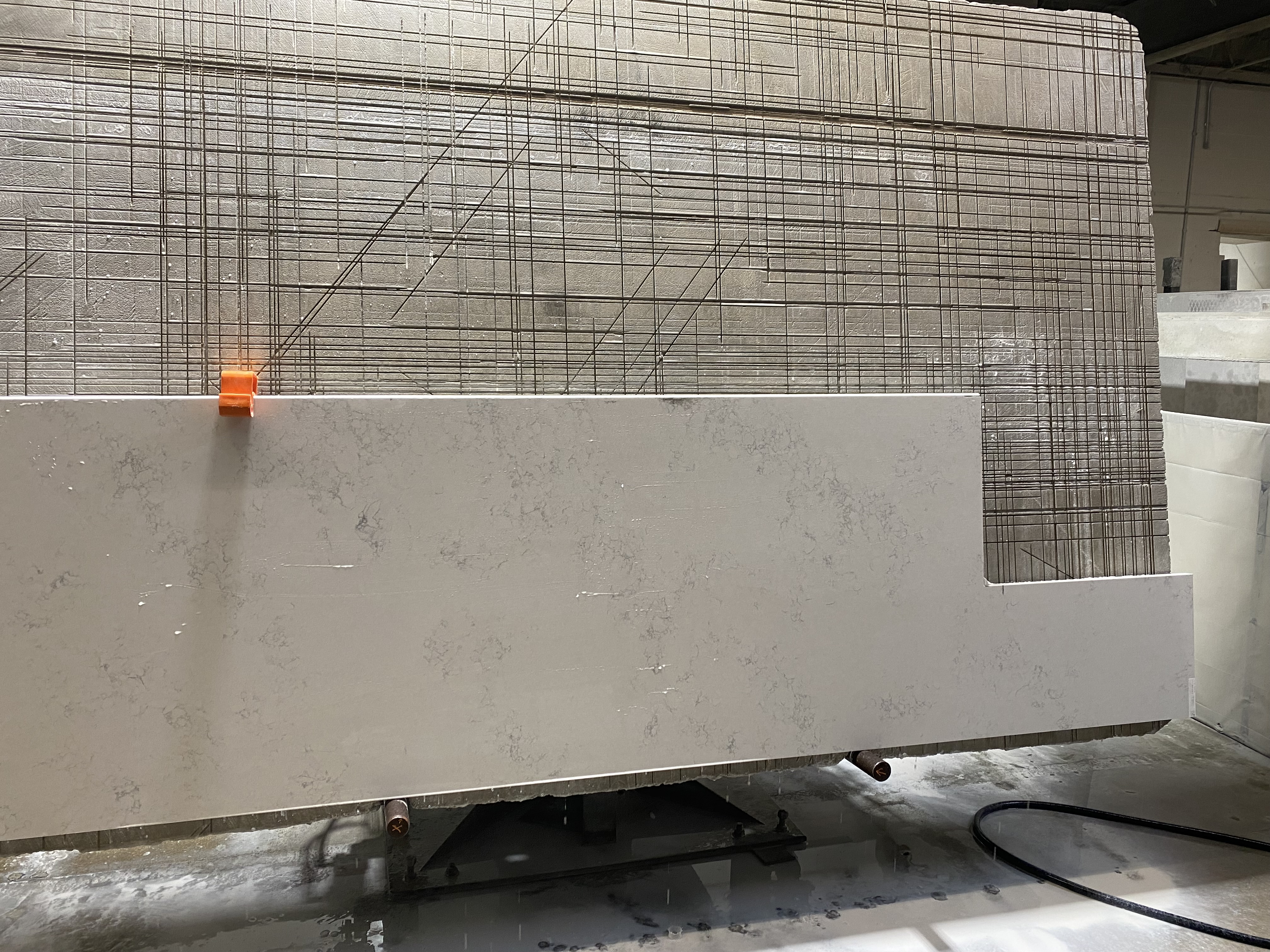 Ashen gray (Corian Quartz)